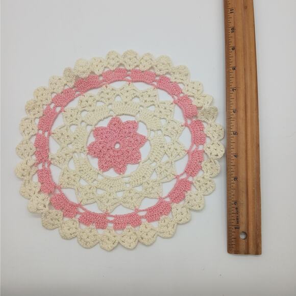 VTG Crochet Lace Doily Doilies Housewarming Gift Handmade Set of 2 Ivory & Pink - Picture 5 of 7